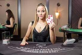 Layar smartphone dengan berbagai pilihan game sports dan casino dari lobster4d